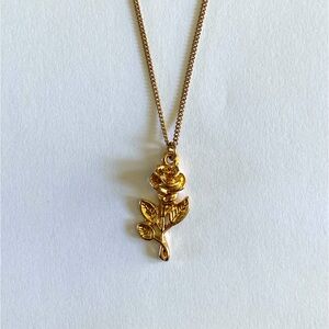 Beautiful gold rose necklace